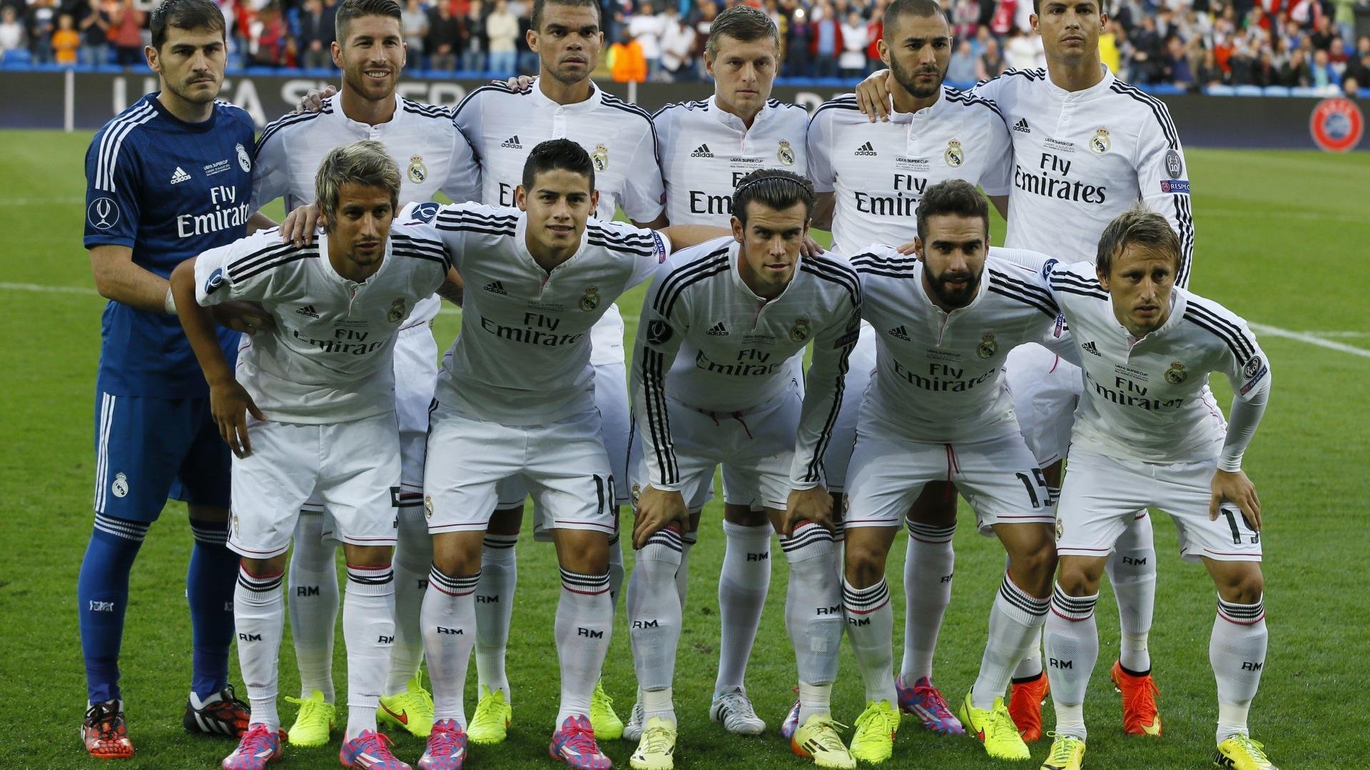 “激烈追逐：车队之间的巅峰对决”，激烈的追逐英语