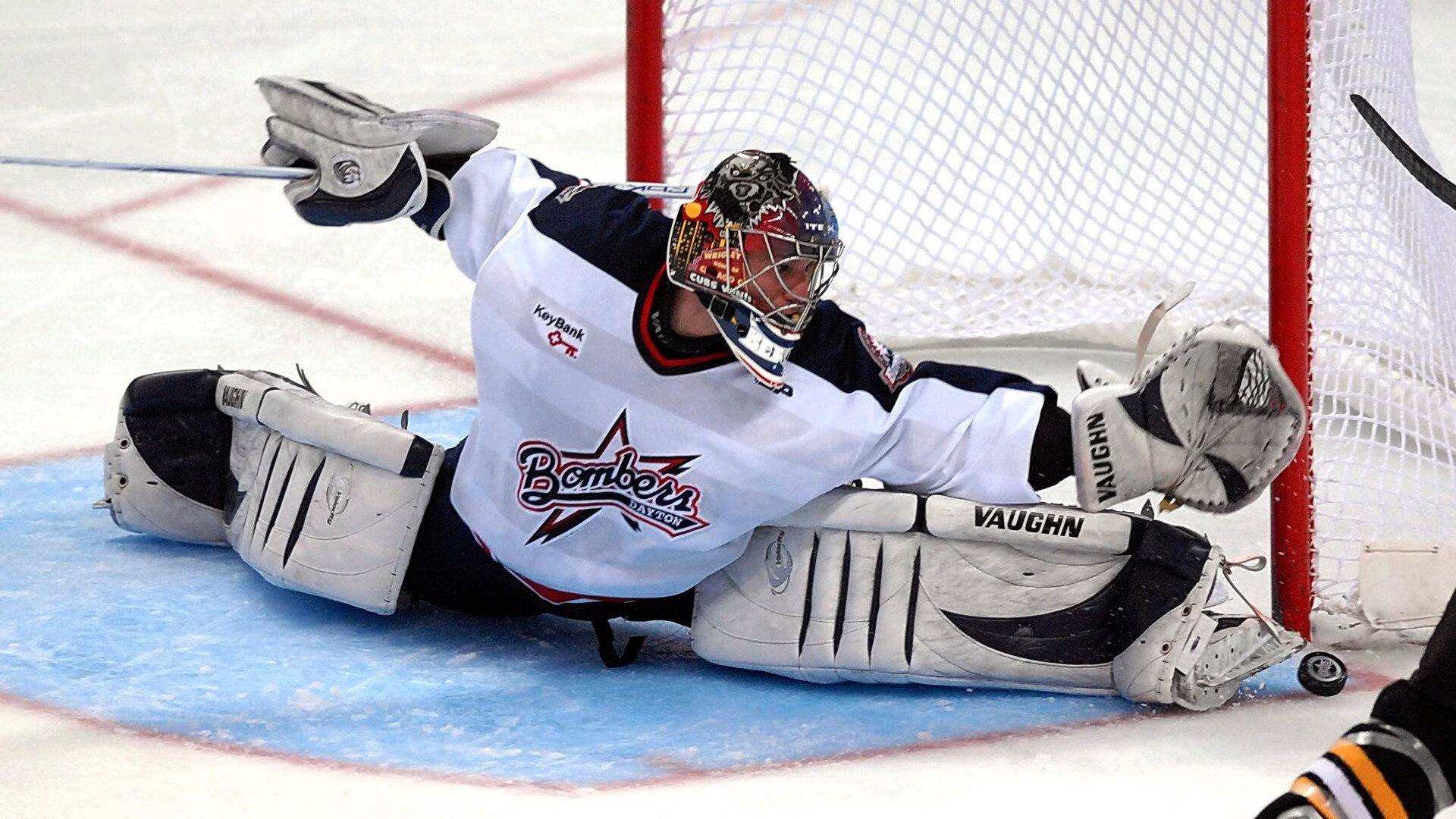 林肯城防线筑起铜墙铁壁,红白军团欲晋级季后赛,林肯红色